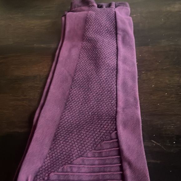 YELETE Burgundy Leggings - Picture 2 of 5